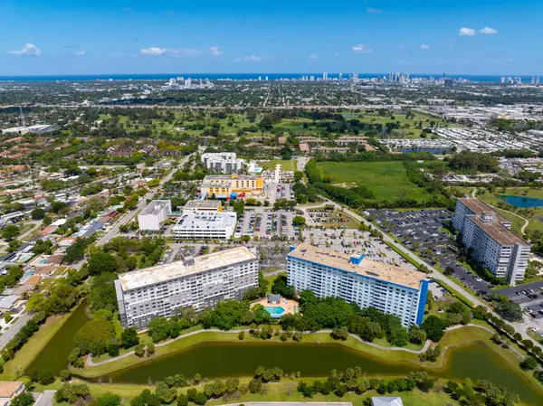 4001 Hillcrest Drive #406, Hollywood, FL 33021