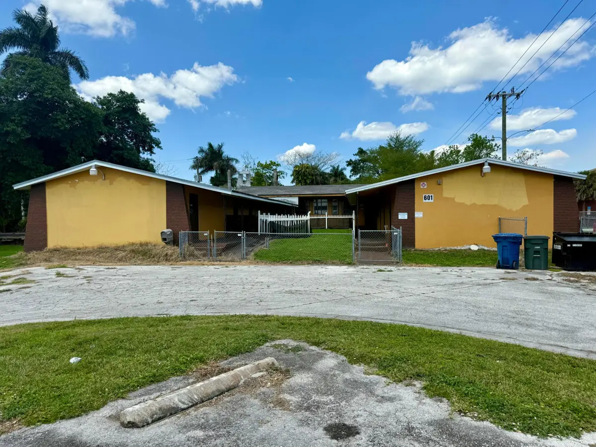 601 W Canal St Street N, Belle Glade, FL 33430 - #1