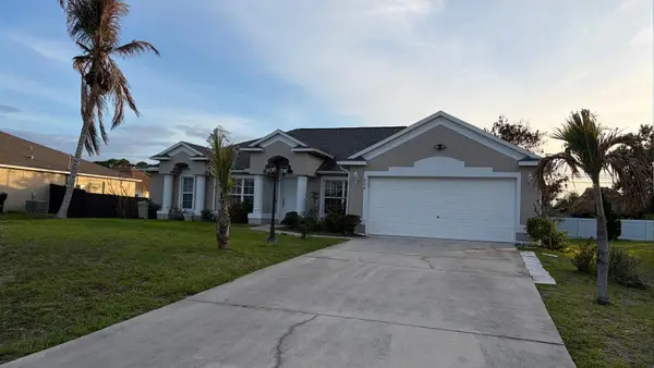 956 SW Del Rio Boulevard, Port St Lucie, FL 34953