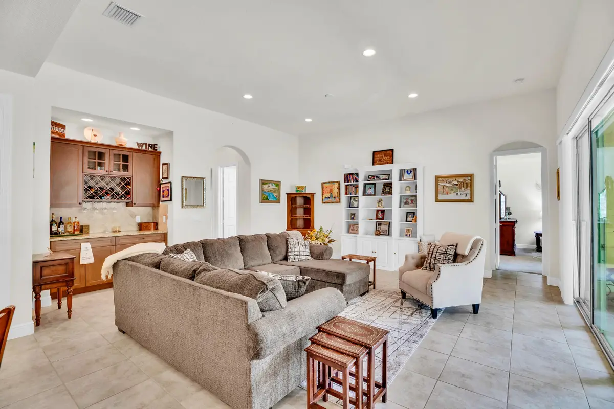 393 11th Square Sw, Vero Beach, FL 32962 - #1