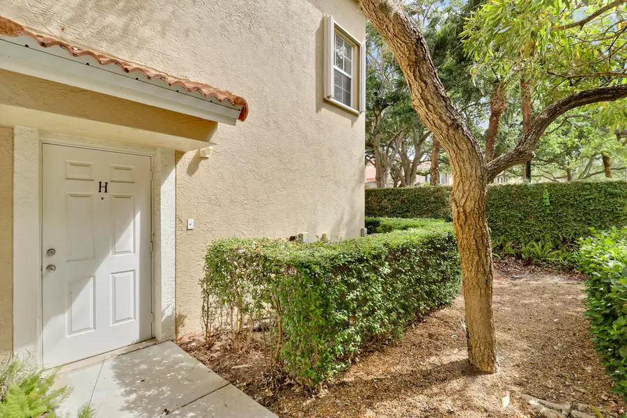 104 Lighthouse Circle #H, Tequesta, FL 33469 - #2