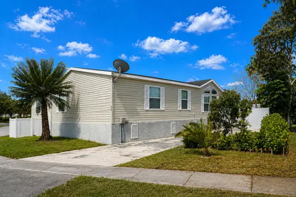620 NW 215th Avenue, Pembroke Pines, FL 33029
