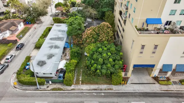 975 SW 37th Avenue, Miami, FL 33135