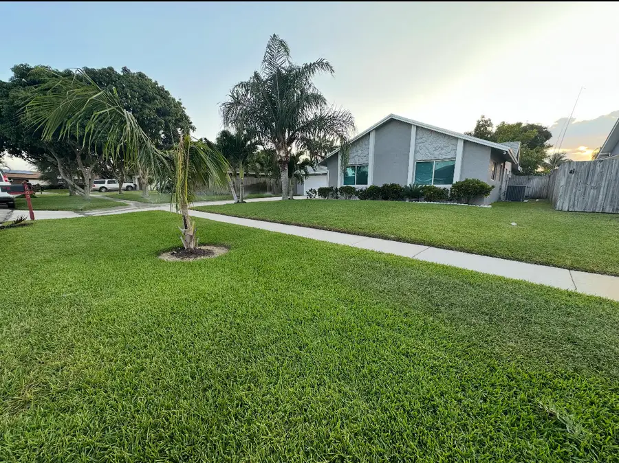 605 Toxaway Drive, West Palm Beach, FL 33413 - #2