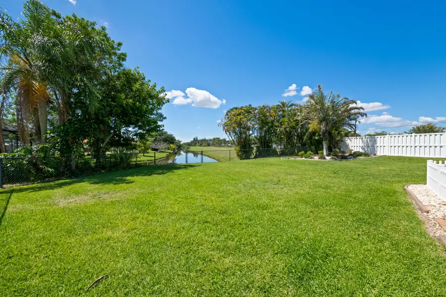 112 Camelot Court, Royal Palm Beach, FL 33411 - #3