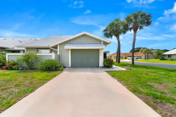 1533 SE Crayrich Court, Port St Lucie, FL 34952