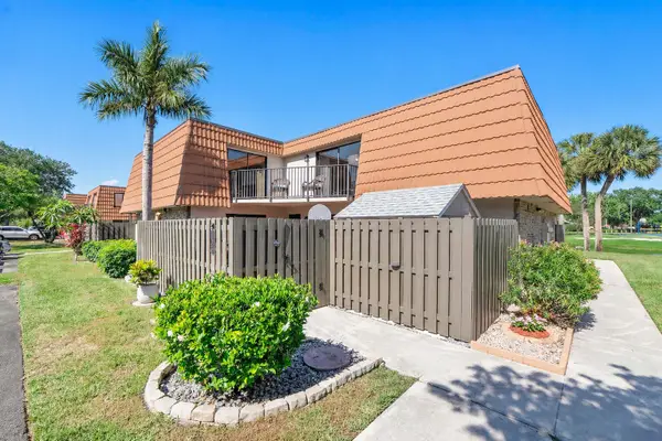 1426 SW 110th Way, Davie, FL 33324