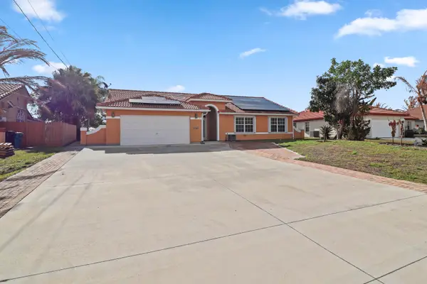 152 NE Twylite Terrace, Port St Lucie, FL 34983