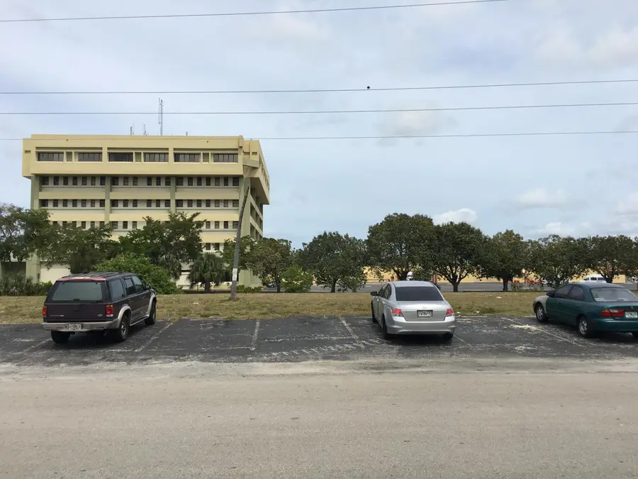 1590 NW 43rd Apt 310 Avenue, Lauderhill, FL 33313 - #2