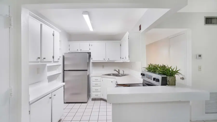3105 Oakland Shores Drive #J106, Oakland Park, FL 33309 - #2