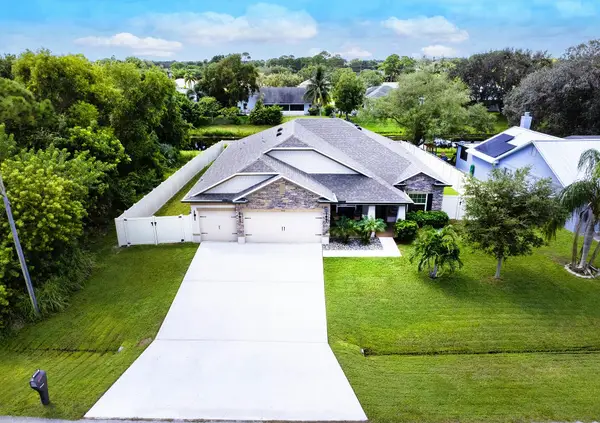 1662 SE North Blackwell Drive, Port St Lucie, FL 34952