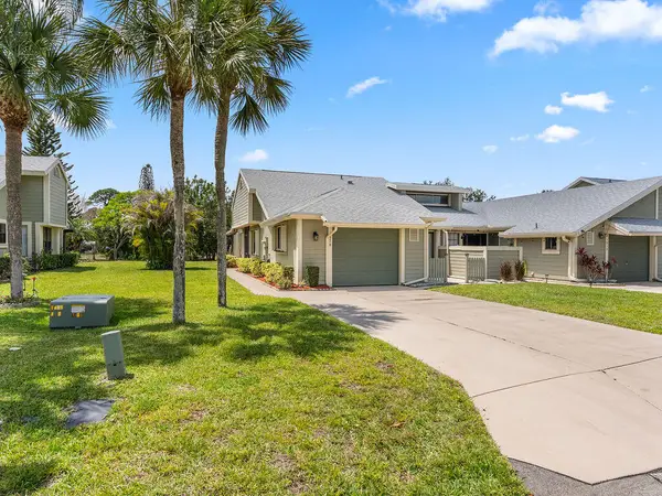 1526 SE Dewberry Court, Port St Lucie, FL 34952