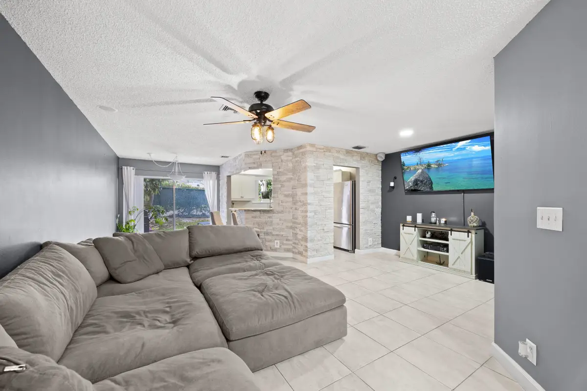 1928 E Discovery Cir Circle E, Deerfield Beach, FL 33442 - #1