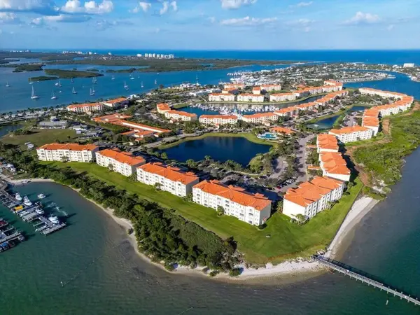 27 Harbour Isle Drive W #305, Fort Pierce, FL 34949