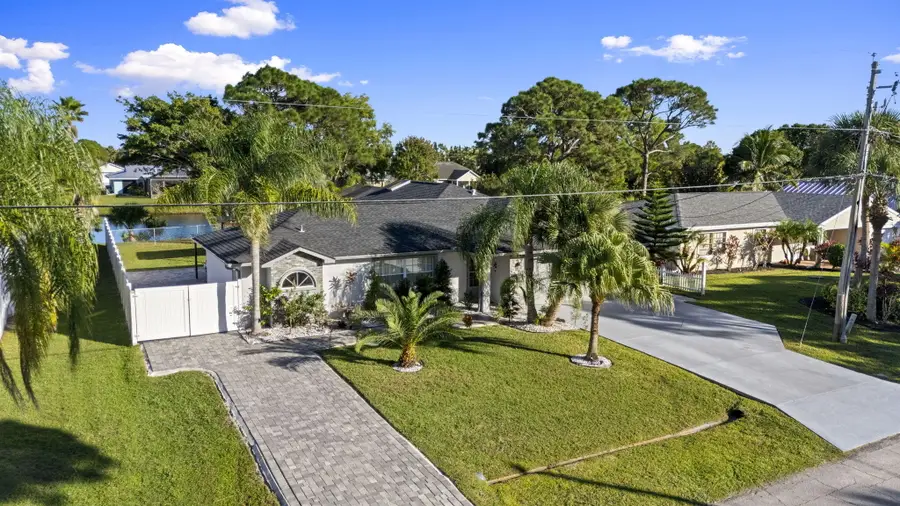 2471 SE Leithgow Street, Port Saint Lucie, FL 34952 - #2