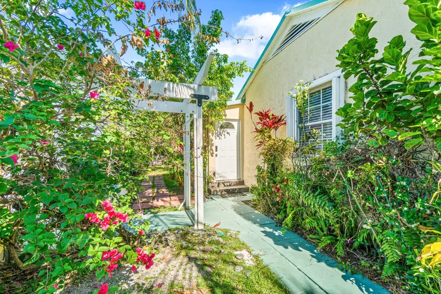 629 Selkirk Street, West Palm Beach, FL 33405 - #3