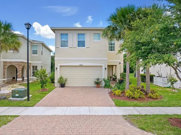 1513 NW Cataluna Circle, Port St Lucie, FL 34986