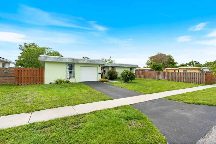 7815 NW 68th Terrace, Tamarac, FL 33321 - #2