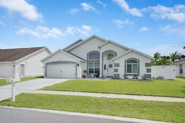 3 Meadows Park Lane, Boynton Beach, FL 33436
