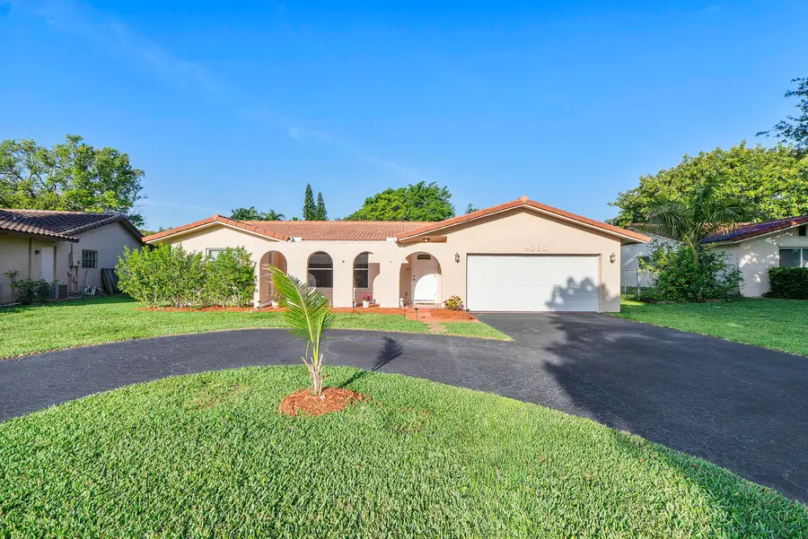 4020 NW 113th Avenue, Coral Springs, FL 33065 - #2