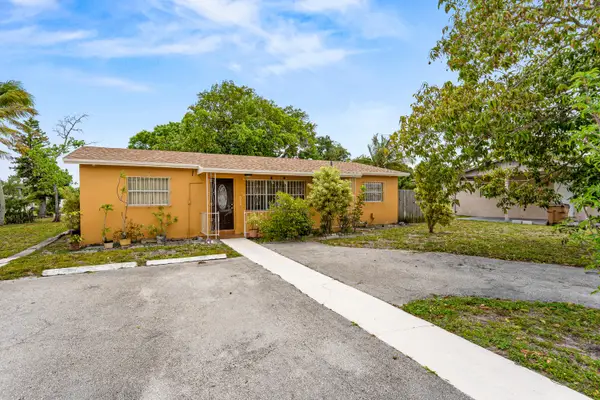 610 SW 10th Court, Deerfield Beach, FL 33441