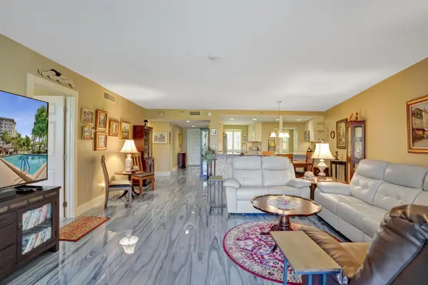 3499 Oaks Way #Unit 205, Pompano Beach, FL 33069