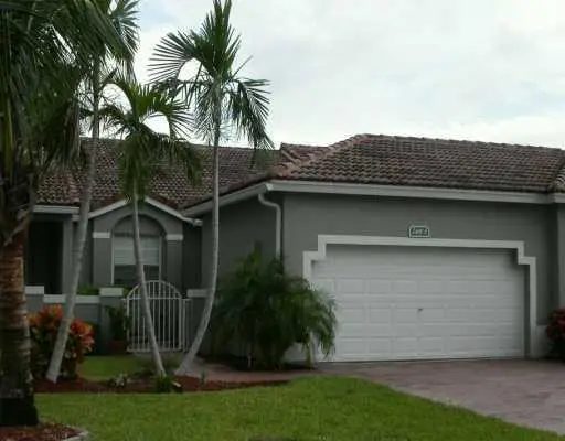 2401 E Aragon Boulevard #5, Sunrise, FL 33313