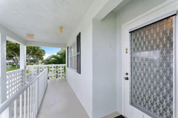 2401 Del-aire Boulevard E #201, Delray Beach, FL 33445