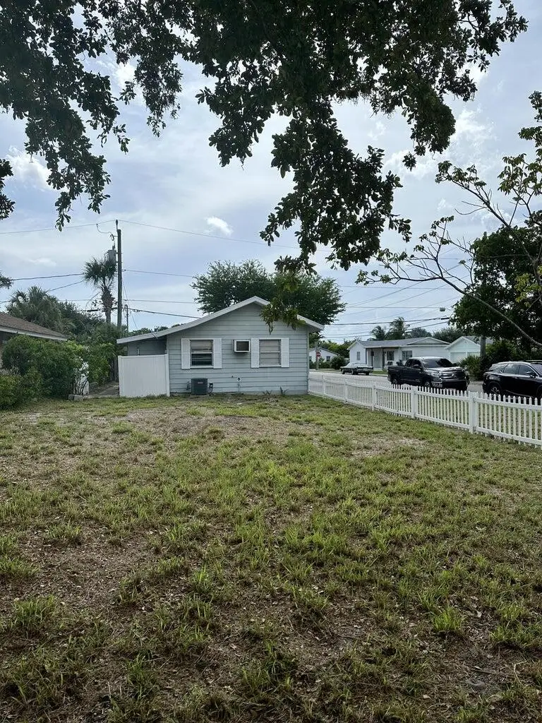 312 N 12th Ave Avenue N, Lake Worth Beach, FL 33460 - #2