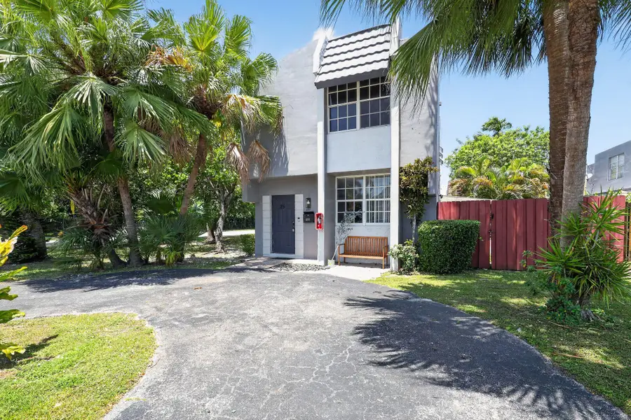 251 NE 142nd Street #21a, Miami, FL 33161 - #2