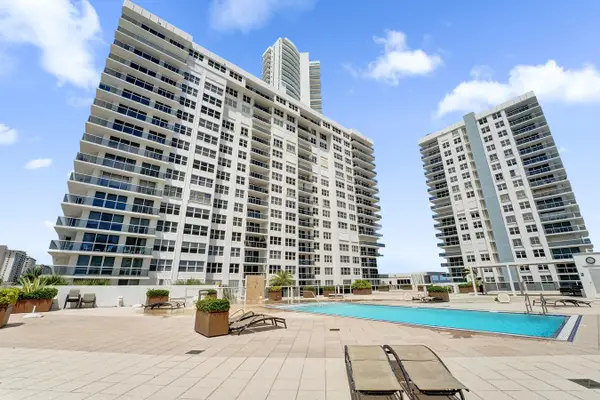 2751 S Ocean Drive #302s, Hollywood, FL 33019