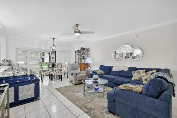6328 W Longboat Ln Lane W #101, Boca Raton, FL 33433