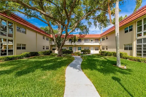 17 Vista Palm Lane #201, Vero Beach, FL 32962