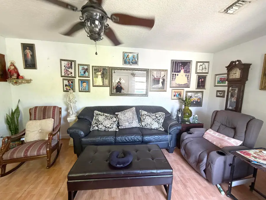 2926 Hiawatha Avenue, West Palm Beach, FL 33409 - #2