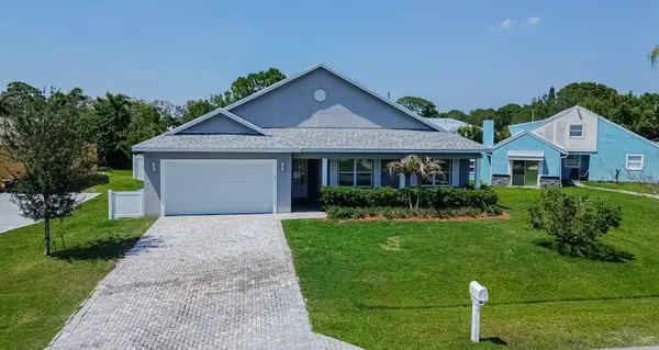 1201 SE Mendavia Avenue, Port St Lucie, FL 34952