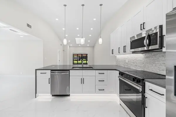 6371 Kings Gate Circle, Delray Beach, FL 33484