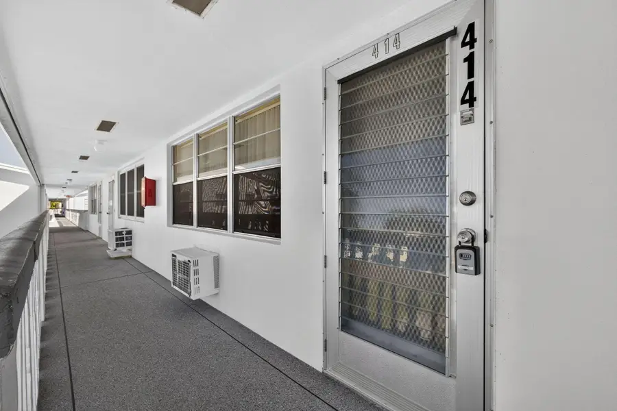 414 Windsor R, West Palm Beach, FL 33417 - #2