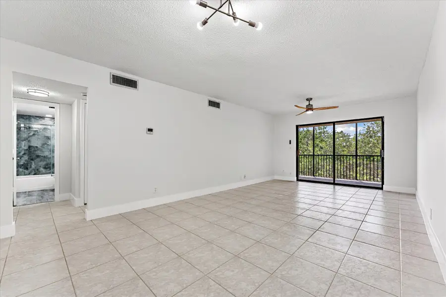 200 W Jacaranda Country Club Drive #3c, Plantation, FL 33324 - #3
