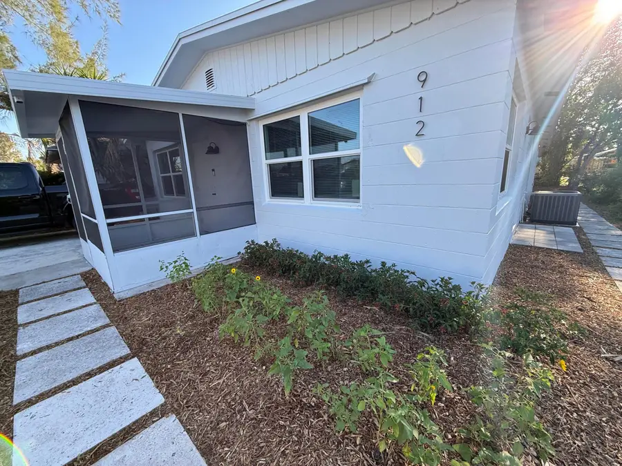 912 SE Tarpon Avenue, Stuart, FL 34994 - #2