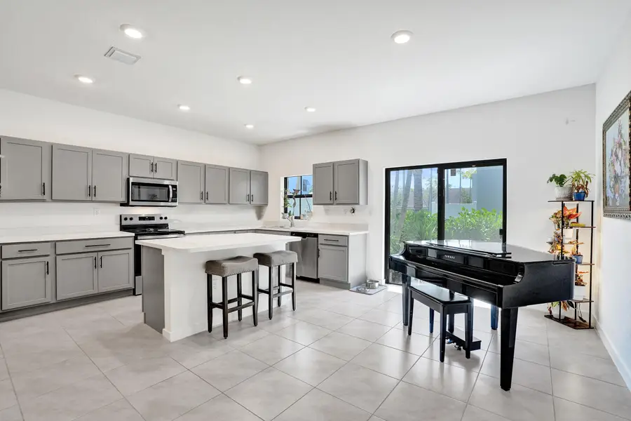 975 NW 3rd Terrace, Pompano Beach, FL 33060 - #2