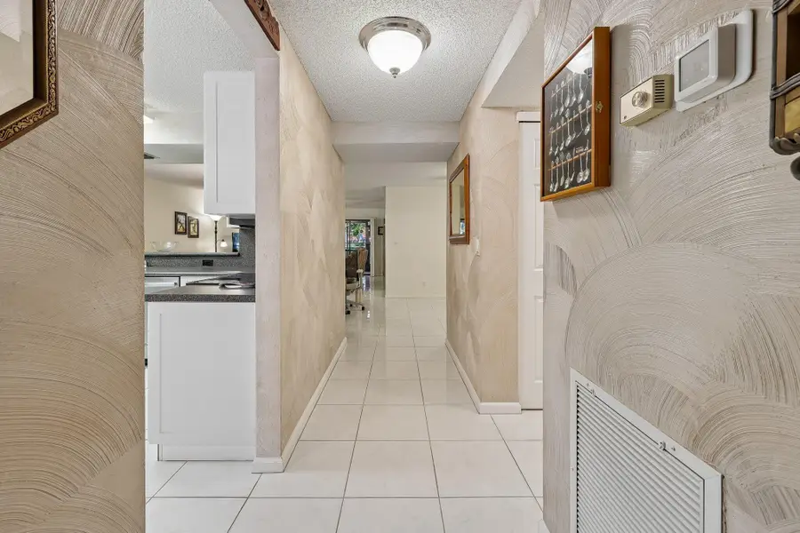 9681 E Sills Dr E #102, Boynton Beach, FL 33437 - #2