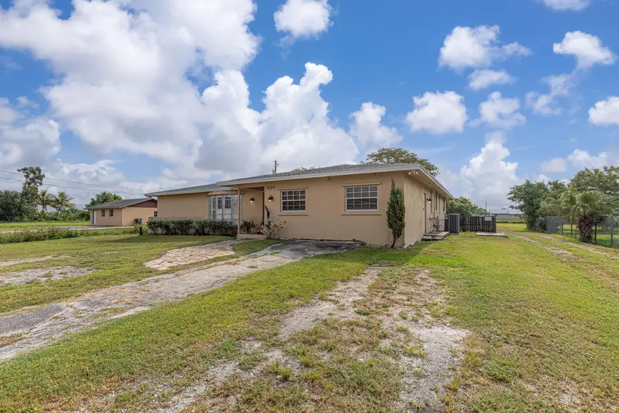 1009 NE 18th Street, Belle Glade, FL 33430 - #2