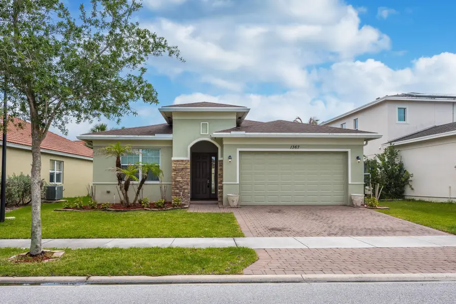 1367 NW Leonardo Circle, Port Saint Lucie, FL 34986 - #3