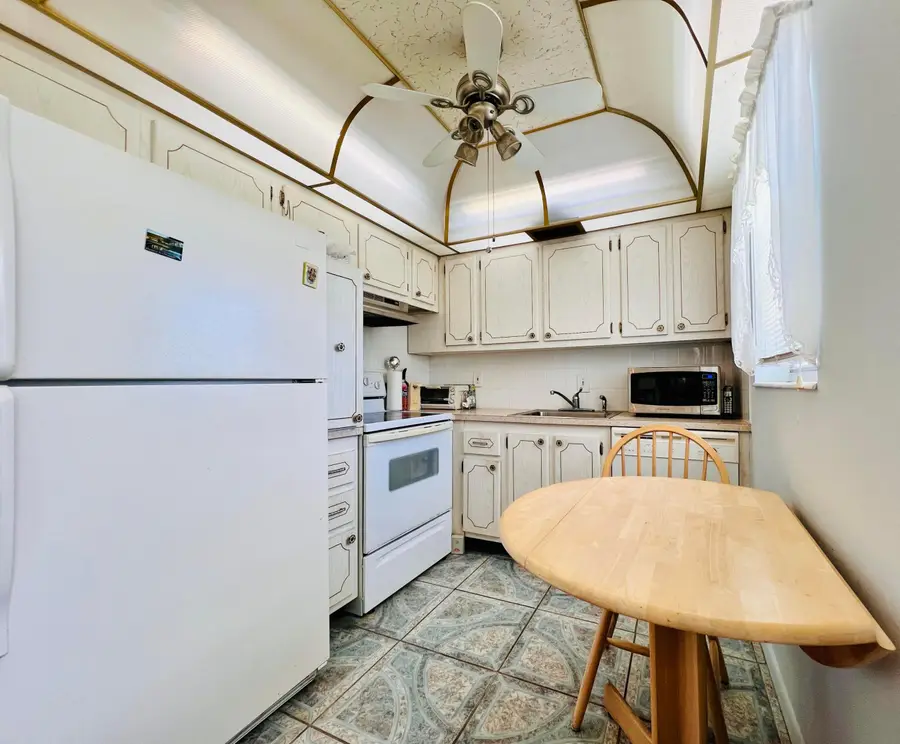 57 Chatham C, West Palm Beach, FL 33417 - #3