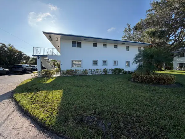 9 Westwood Avenue #102b, Tequesta, FL 33469