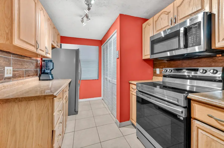 430 Commodore Drive #217, Plantation, FL 33325 - #3