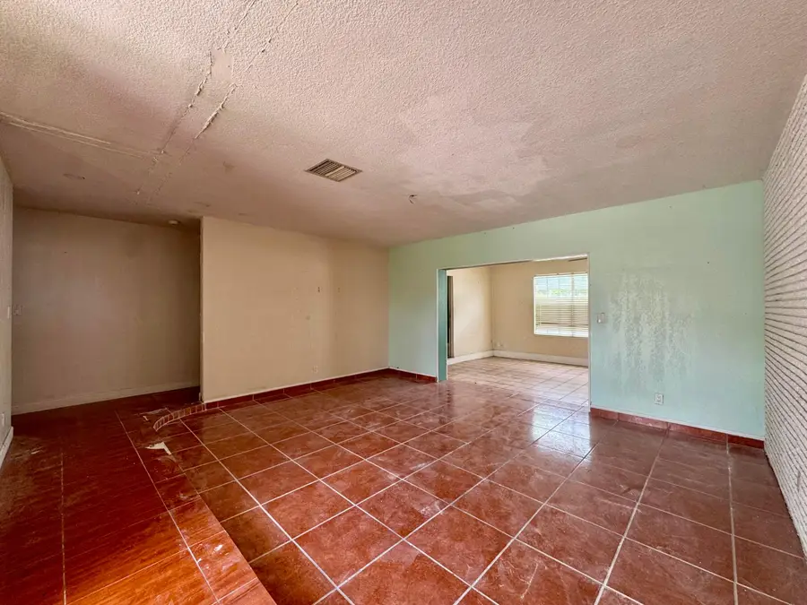 3941 NW 36th Terrace, Lauderdale Lakes, FL 33309 - #2