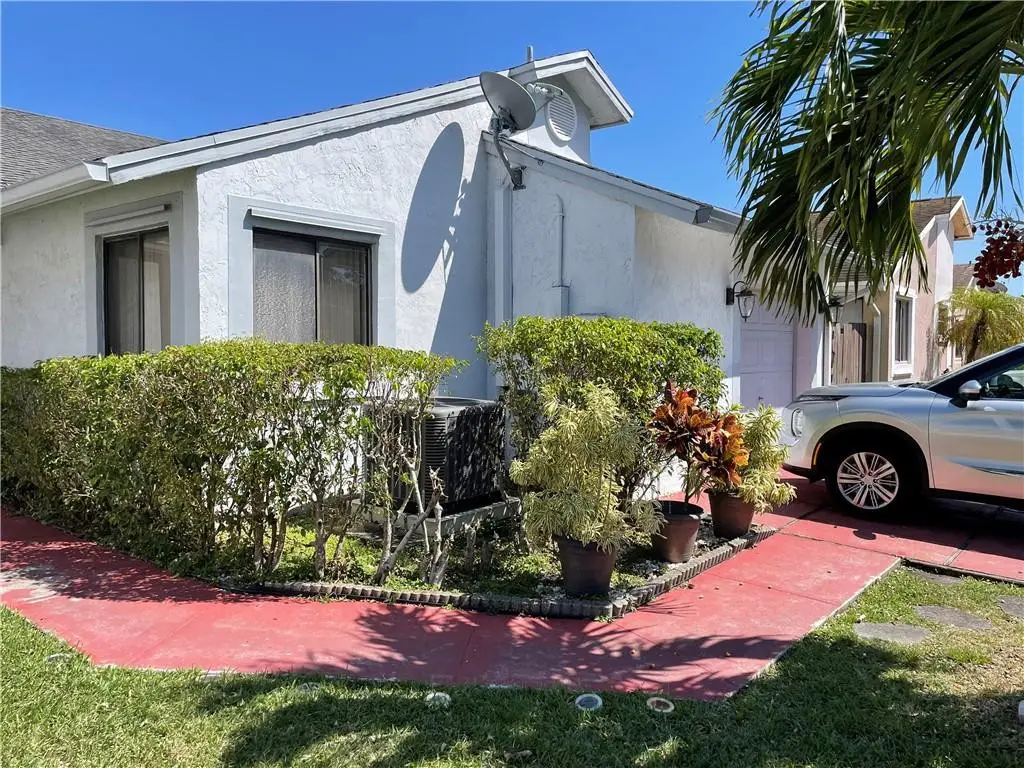 1231 SW 112th Avenue, Pembroke Pines, FL 33025 - #1