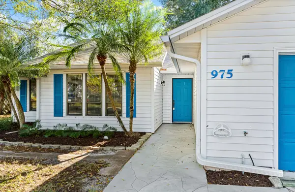 975 4th Lane, Vero Beach, FL 32962