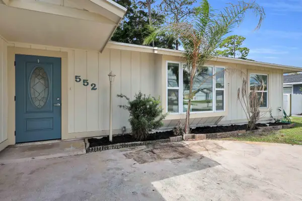 552 SW Eyerly Avenue, Port St Lucie, FL 34983